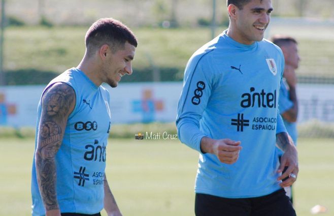 Maxi Gómez tendrá la oportunidad de mostrarse como titular ante Perú. Sustituirá en el rol táctico nada menos que a Luis Suárez, en tanto Darwin Núñez lo hará por Cavani