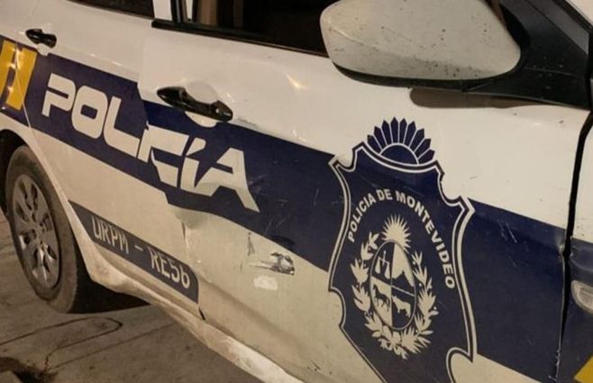 Foto cedida a Subrayado. Choque contra la puerta lateral de un patrullero; una policía resultó herida.