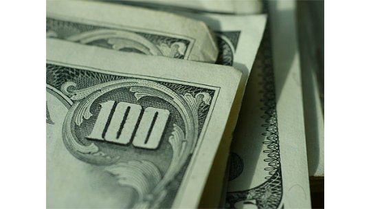 El dólar volvió a caer y está en el precio más bajo desde julio