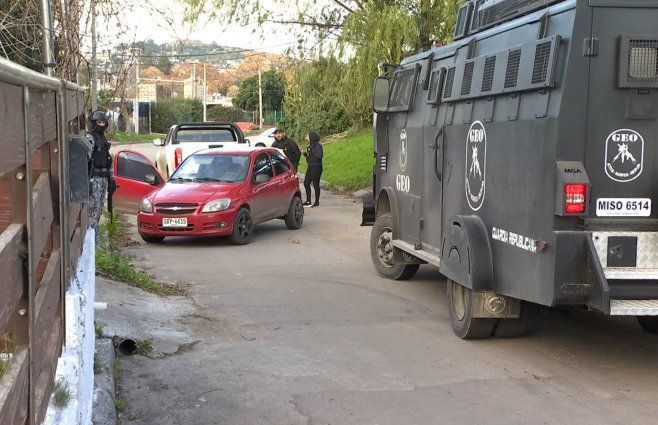 Sospechosos intentaron escapar en un auto, que fue baleado.