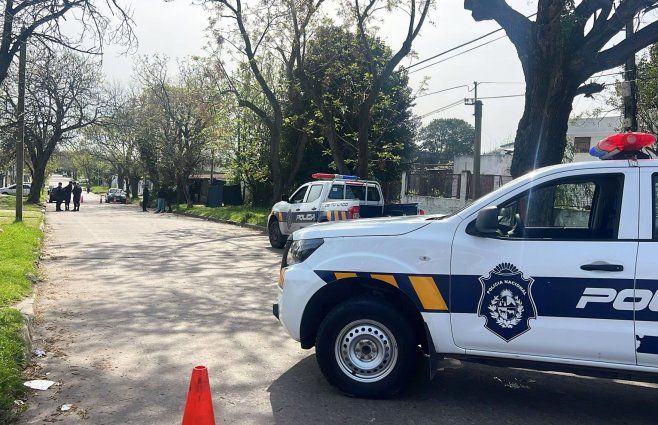 Foto: Subrayado. Escena del homicidio en Salamanca y Camino Santos, barrio Peñarol, Montevideo.