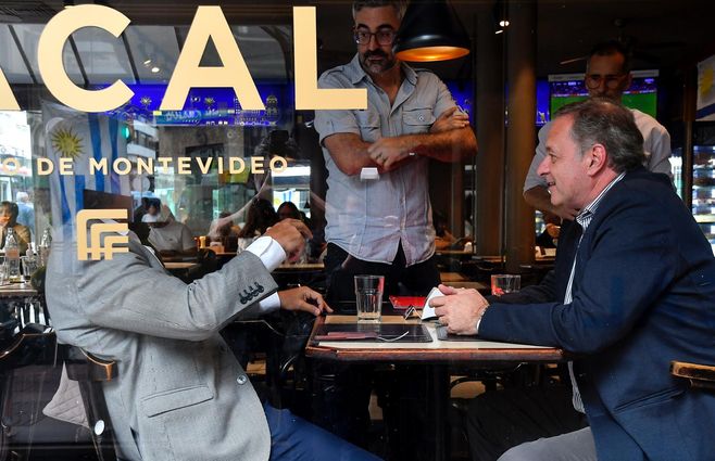 lacalle pou con delgado bar facal (5).jpeg