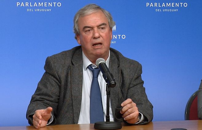 Heber-Parlamento-ministro.jpg