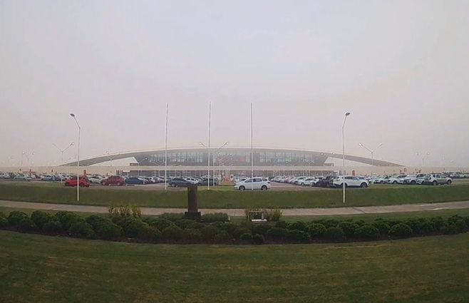 Vista del aeropuerto de Carrasco un día de niebla espesa y visibilidad casi nula.