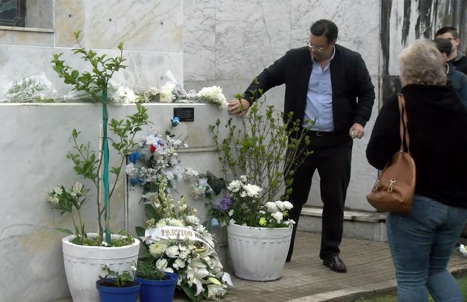 homenaje-larrañaga-2-años-cementerio-paysandu.jpg