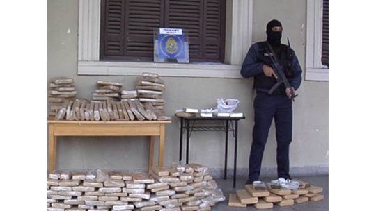 Detienen avioneta y narcos con cerca de 500 kilos de droga