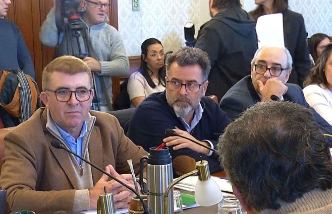 Eduardo Viera, Matías Carámbula y Alfredo Fratti en la Comisión del Senado. 