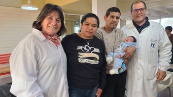 valentino: el primer bebe nacido de un vientre sustituto en uruguay y la emocion de su familia