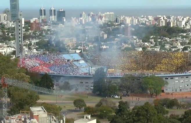 clasico-nacional-peñarol-hinchadas-estadio-centenario