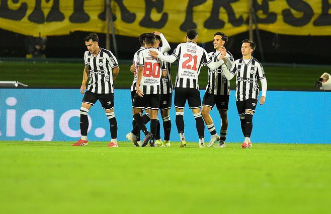 wanderers-festeja-gol-foco-uy