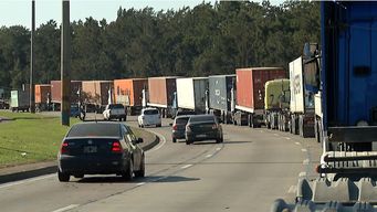 paro portuario origino retrasos y filas de camiones de siete kilometros en los accesos