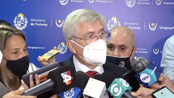 ministro de turismo propone un febrero con tasa cero en hoteleria para uruguayos