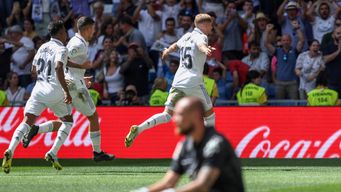 Federico Valverde corre y festeja su golazo. Foto: AFP.