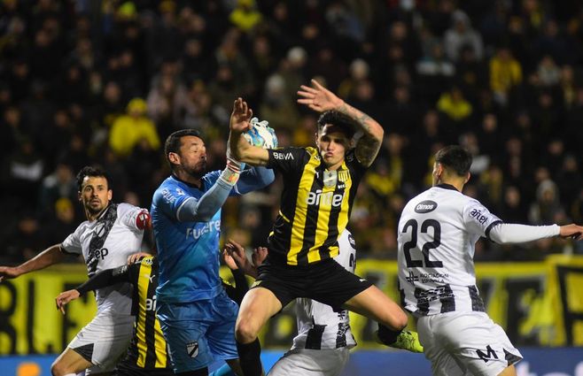 peñarol danubio tanda cuatro dante fernandez foco uy 28 agosto 2022 (3).jpeg