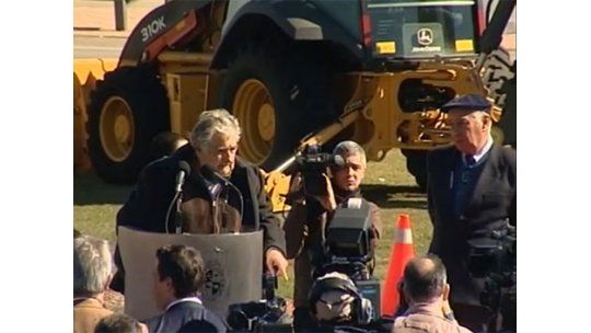 Gobierno entregó U$S 50 millones en maquinaria a intendencias