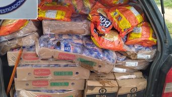 incautaron mas de una tonelada de pollo, 60 botellas de whisky y 64 kilos de papas fritas en salto