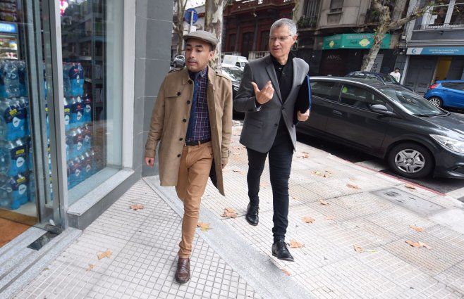 Foto: FocoUy. Sebastián Mauvezín y Juan Carlos Fernández Lecchini, su abogado.