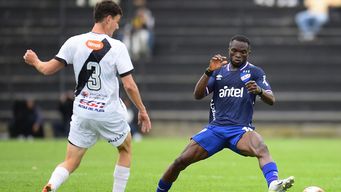 nacional, con uno menos en el segundo tiempo, empato 0-0 con danubio en jardines del hipodromo