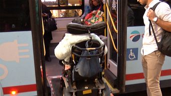 el desafio de utilizar el transporte y transitar por montevideo en silla de ruedas; la experiencia de alejandra