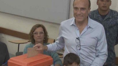 Daniel Martínez vota en el balotaje de noviembre de 2019.