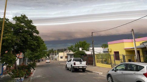 Foto cedida a Subrayado. Tormenta en Fray Bentos, Río Negro, este viernes.