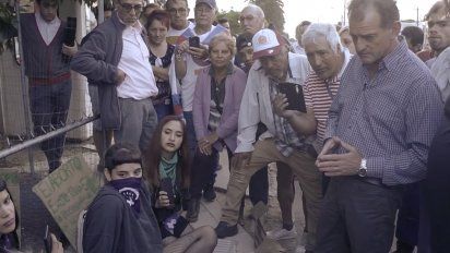 manini le aseguro a militantes feministas que no tocara ningun derecho adquirido