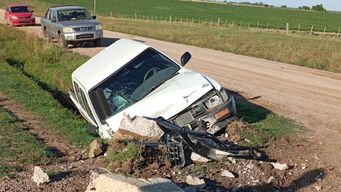una pareja de 90 y 89 anos murio tras despistar su camioneta y chocar contra una alcantarilla