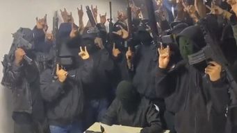 ecuador: grupo criminal ?los lobos? se adjudica asesinato del candidato presidencial y amenaza a otro