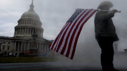 trump condena a sus seguidores que profanaron el capitolio y advierte que lo pagaran