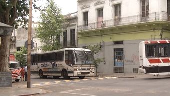 tras numerosos accidentes por no respetar cartel de pare, colocaron un lomo de burro en julio herrera y paysandu