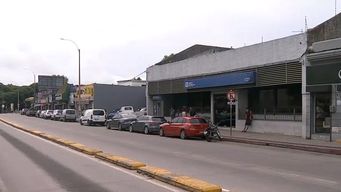 cometio estafa con el cuento del tio y fue detenido despues de retirar el dinero en un banco de montevideo