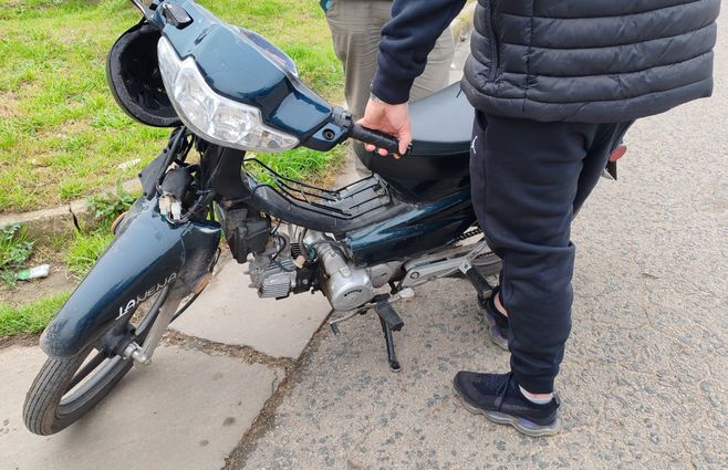 Moto en la que circulaba el estafador del cuento del tío. Jefatura de Maldonado.&nbsp;