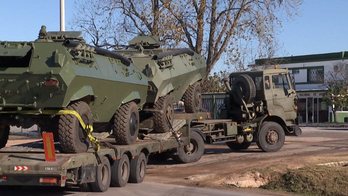 Comienza este lunes la capacitación a policías que conducirán tanquetas militares en barrios violentos