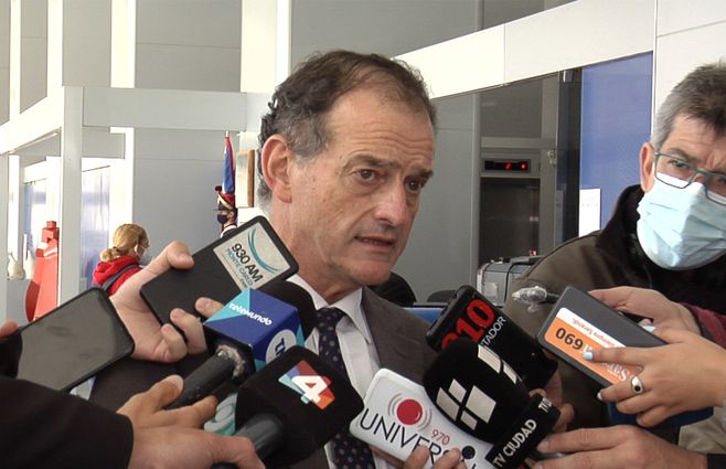 Manini Ríos reunión en Torre Ejecutiva.jpg