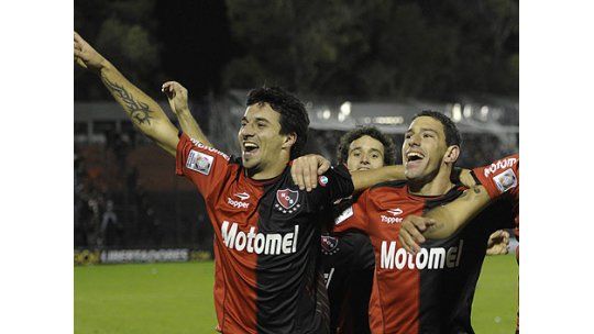 Newells a semifinales de Libertadores tras definición infartante