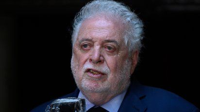 vacunacion vip: renuncio ministro de salud argentino