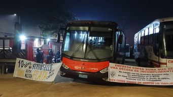 Trabajadores de Copsa en la madrugada de este lunes 20 de mayo. 