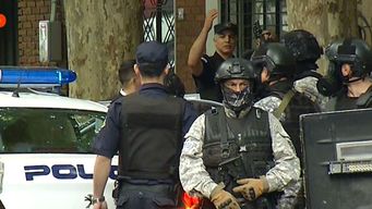 hombre armado que se atrinchero en su casa el jueves fue imputado con prision preventiva por 150 dias