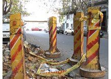 Balizas abandonadas generan gastos y problemas en el tránsito