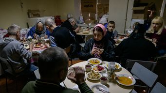 los ancianos, los grandes olvidados de la guerra en ucrania