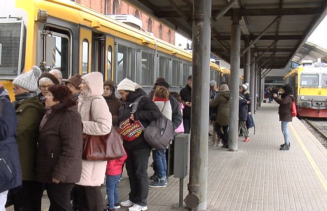 trenes-AFE-gente-subiendo.jpg