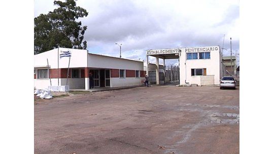 Matan a puñaladas a un preso de la cárcel de Canelones