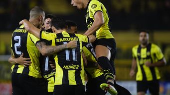 Peñarol festeja la segunda victoria en el Apertura, en dos partidos. Foto: FocoUy.