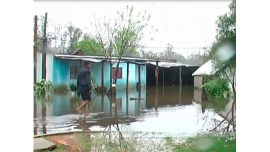 Quedan 416 evacuados y ocho rutas cortadas en todo el país
