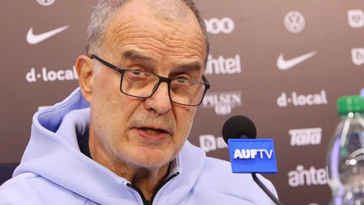 Bielsa: “Los motivos de la ausencia de Nández son deportivos, no hay nada que no sea deportivo”