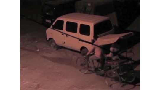 Video muestra la indiferencia ante una violación en India