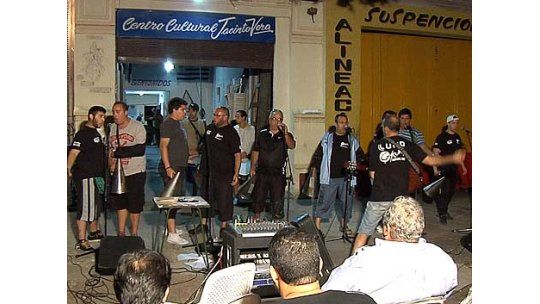 Garufa debuta en el Carnaval 2013 con una selección de figuras