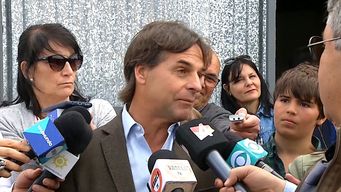 lacalle pou califico de payasada polemica generada por ingreso excepcional de medico capilar