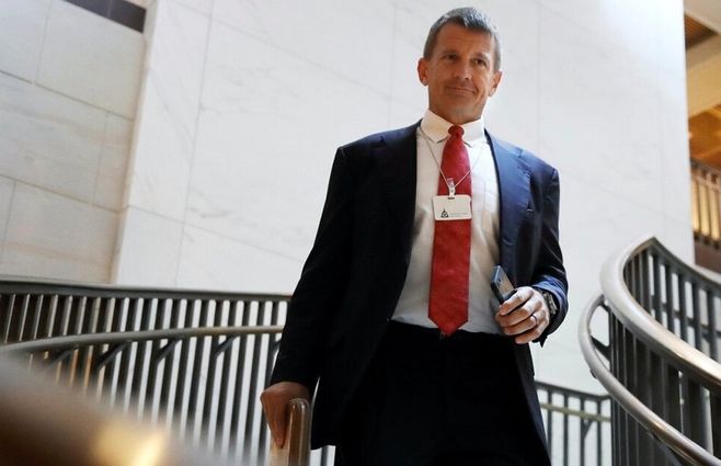 Erik Prince fue navy seal y ahora es empresario miliar privado. Sus solados fueron a Irak en la década pasada. No encontraron armas químicas y fueron denunciados por matanzas a población civil. 