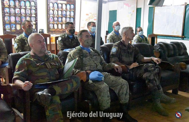 Al centro, el coronel Gerardo Dattele, jefe de la misión en el Congo